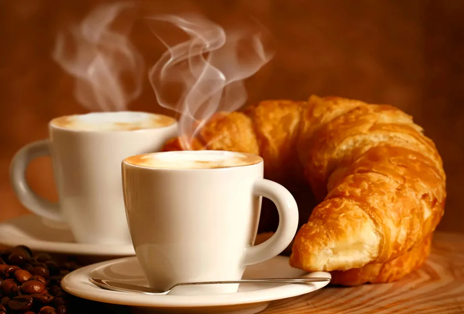 Desayuno de cafe y pan